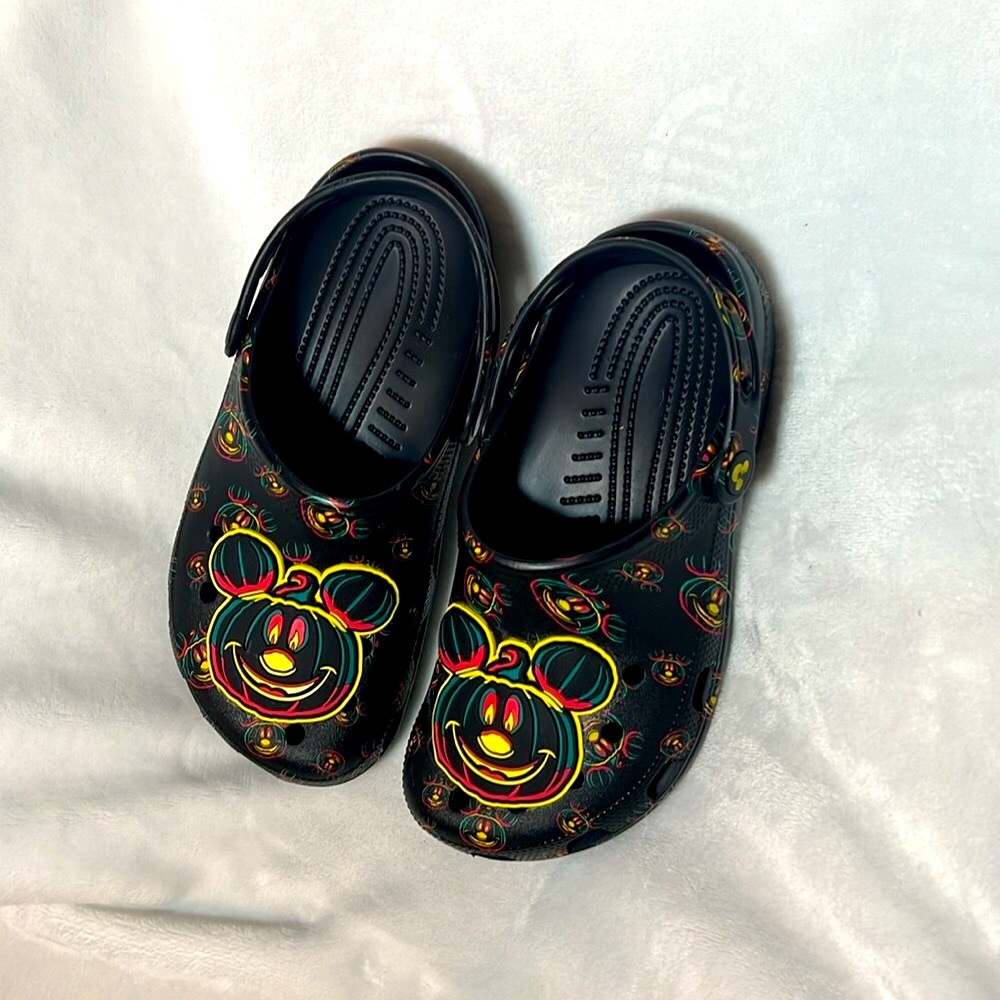 Limited Edition Disney Crocs! Glow in the Dark! HALLOWEEN Sale! 🎃